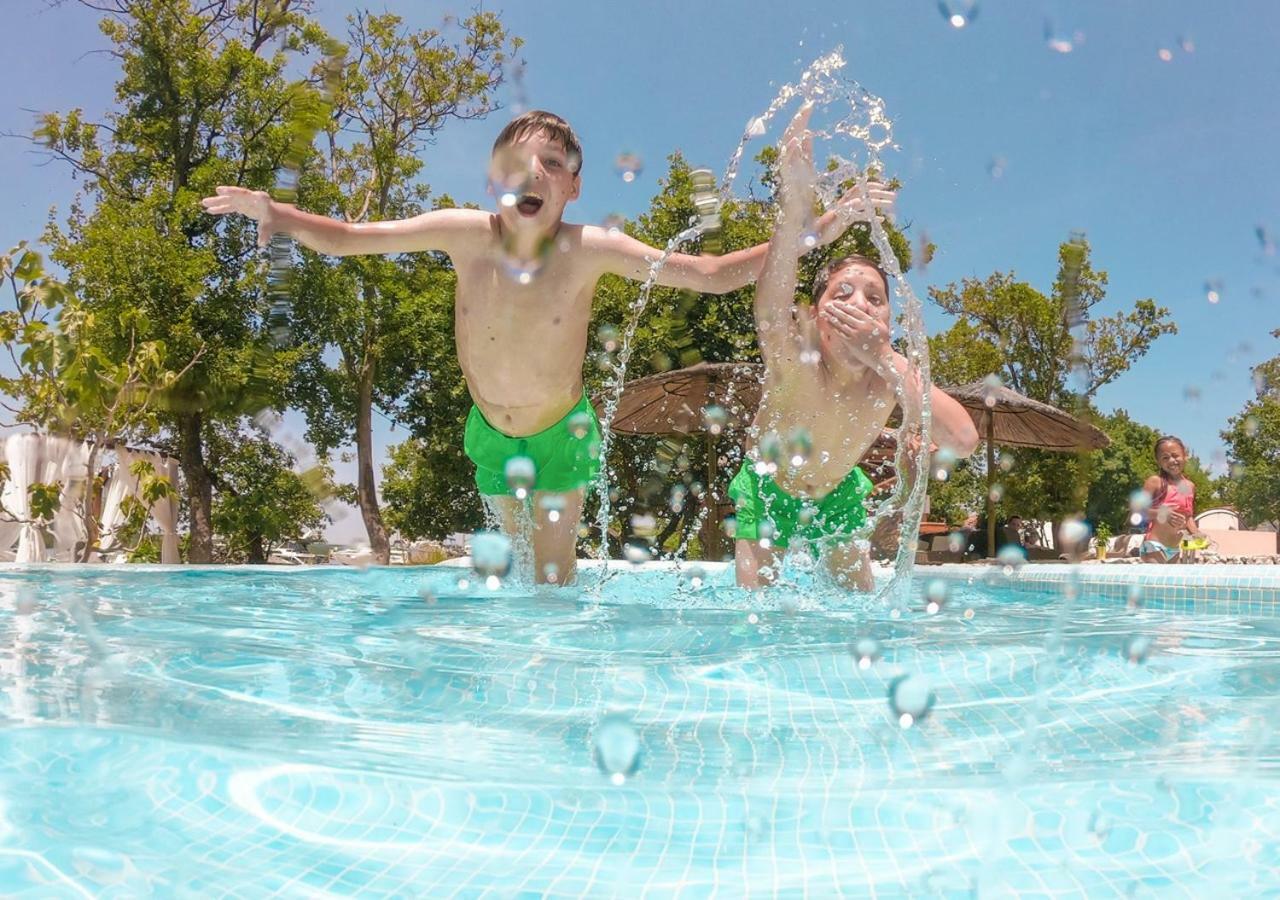 Krk Mobile Homes Klimno Ngoại thất bức ảnh